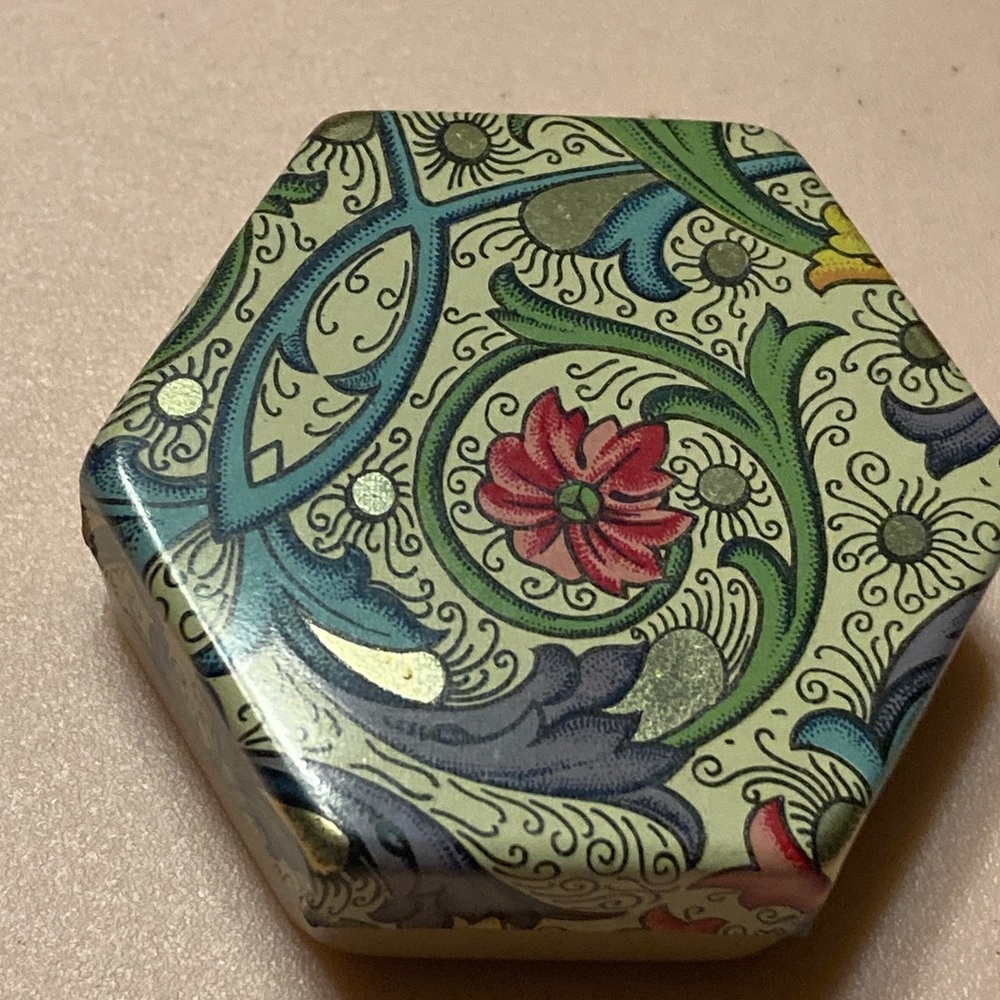 Floral Hexagonal tin pill/trinket box. Multicolor - Picture 5 of 5